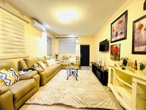 Apartment, 2 Bedrooms, Accessible, Smoking | Living area