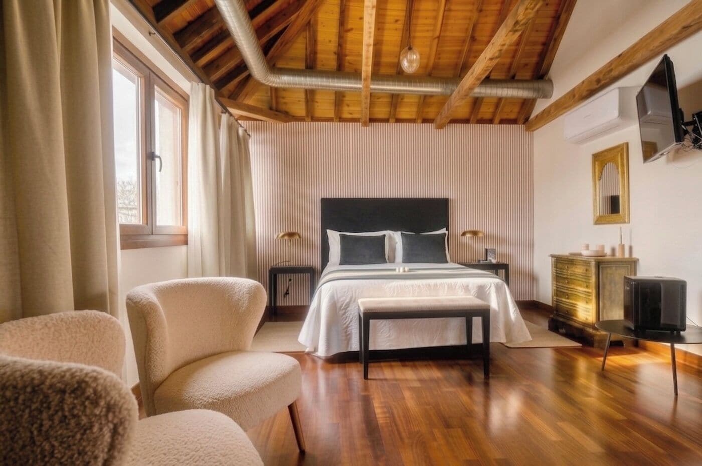 Deluxe Double Room, Garden View | Free WiFi, bed sheets