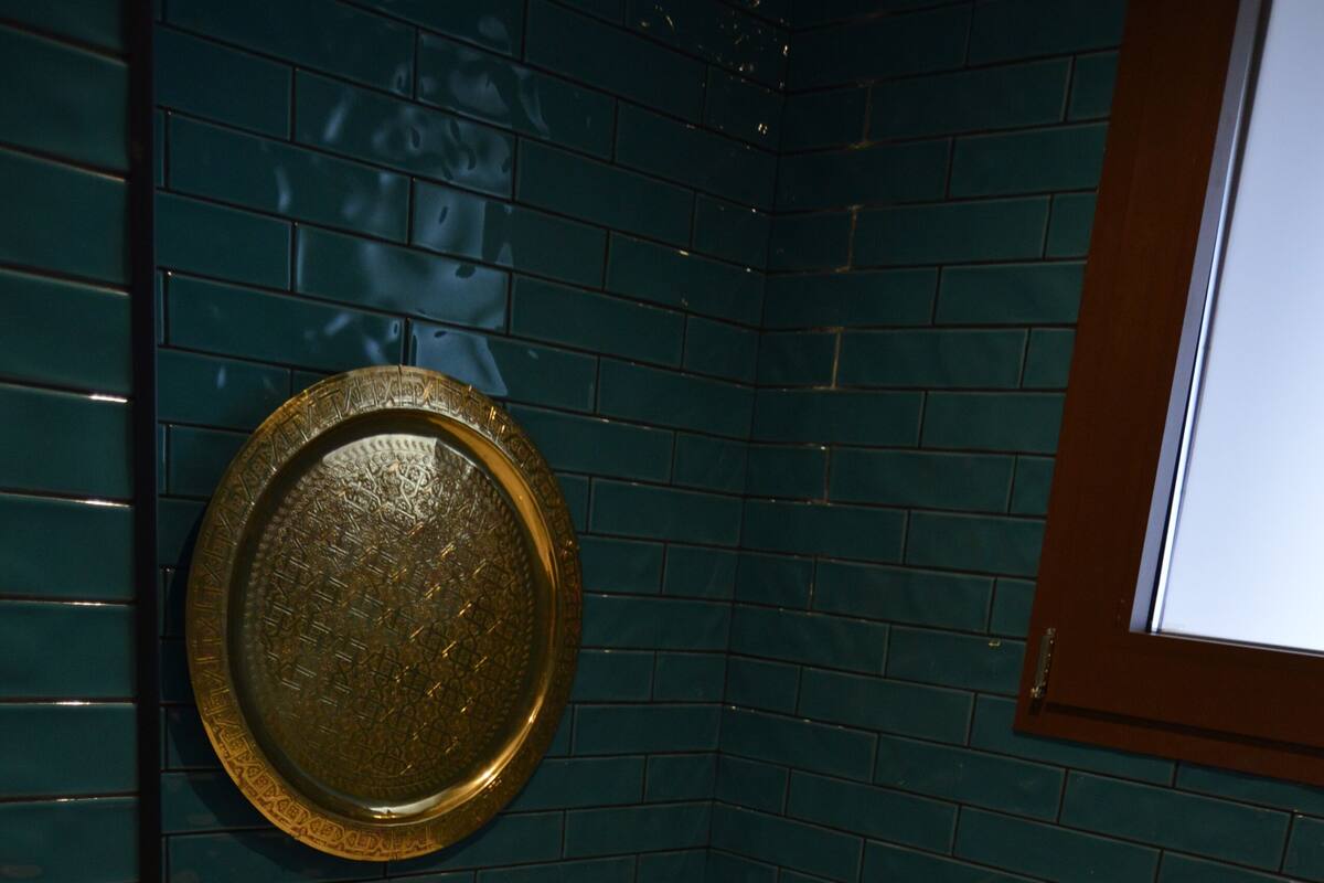 Luxury Suite | Bathroom | Shower, free toiletries, hair dryer, bathrobes