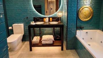 Luxury Suite | Bathroom