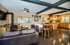 Smart TV, fireplace
