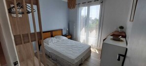 3 chambres, fer et planche à repasser, Wi-Fi gratuit, draps fournis