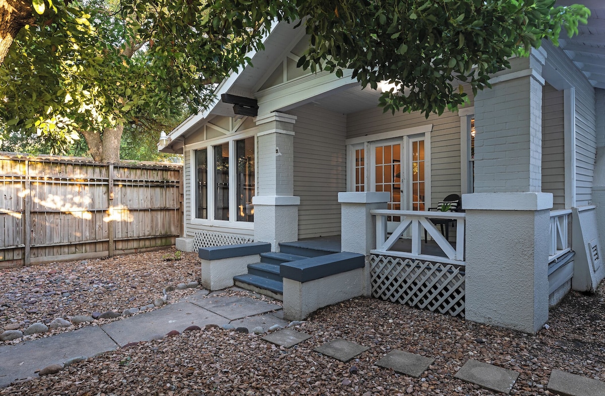 Photo 21 of 2BR City Serenity! A Cozy Montrose Private Home