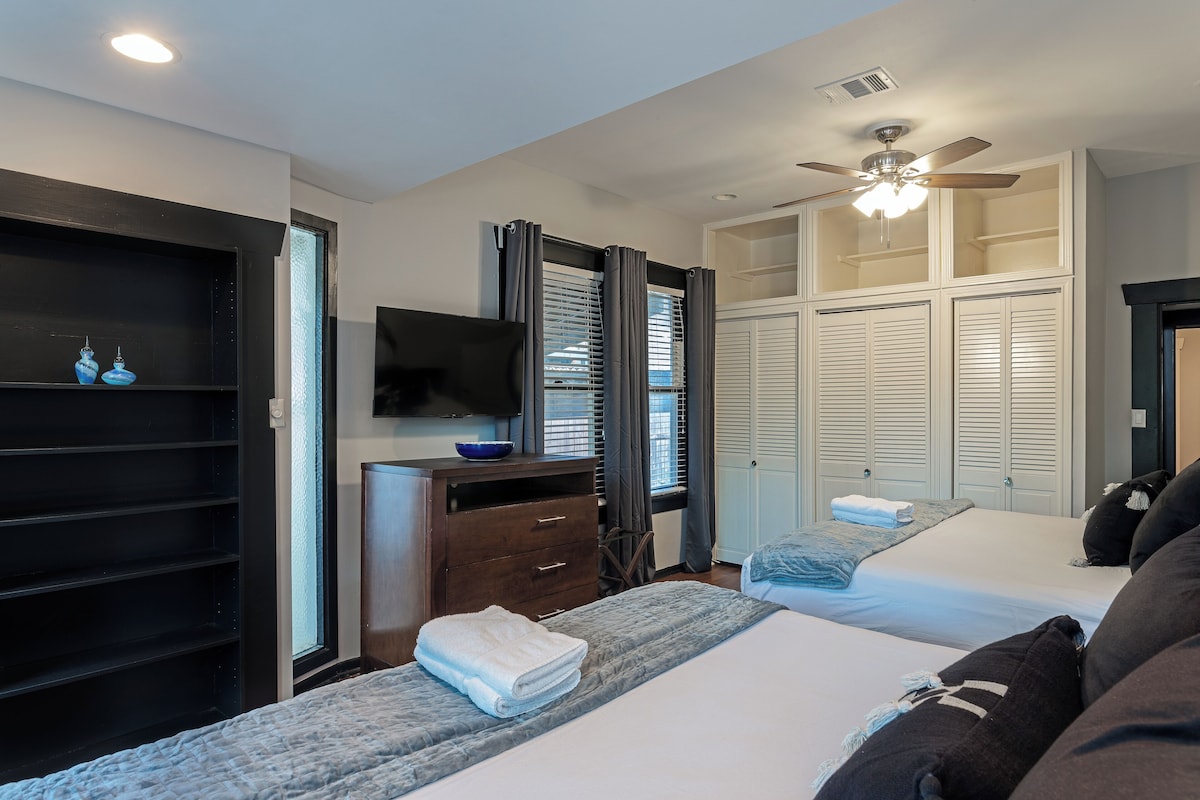 Photo 8 of 2BR City Serenity! A Cozy Montrose Private Home