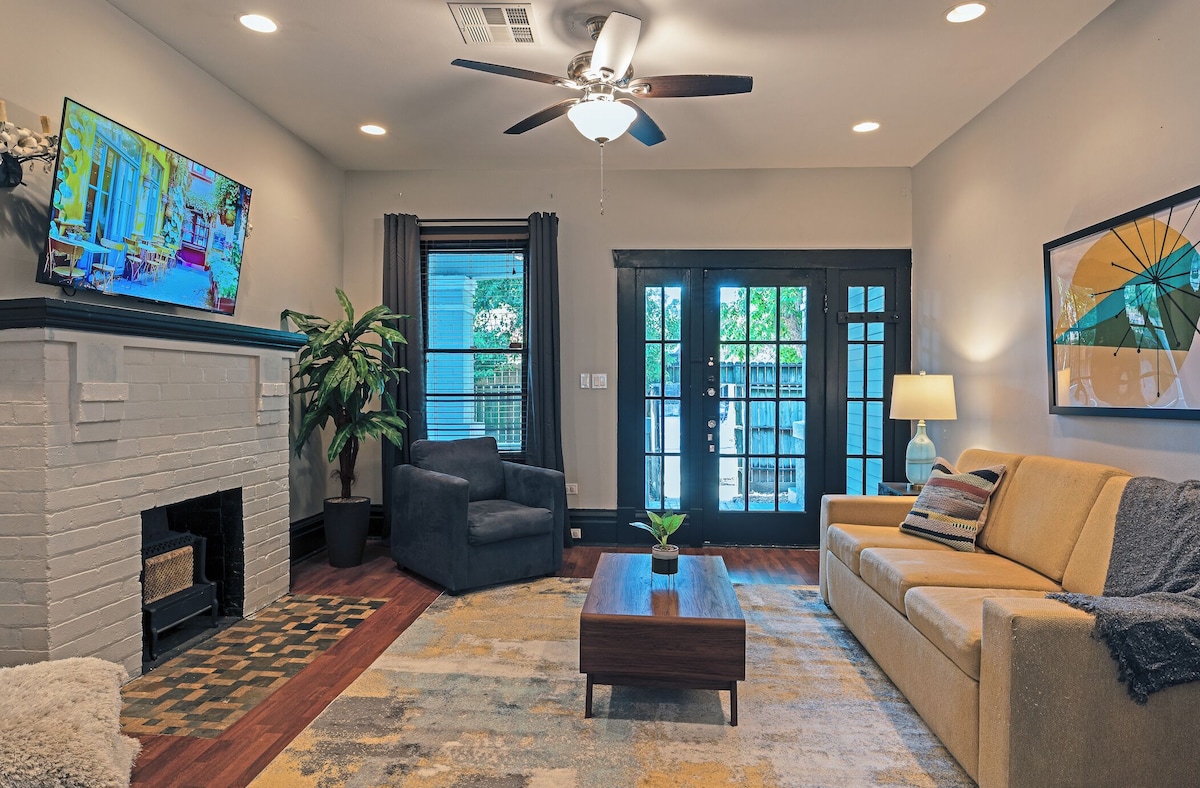 Photo 18 of 2BR City Serenity! A Cozy Montrose Private Home