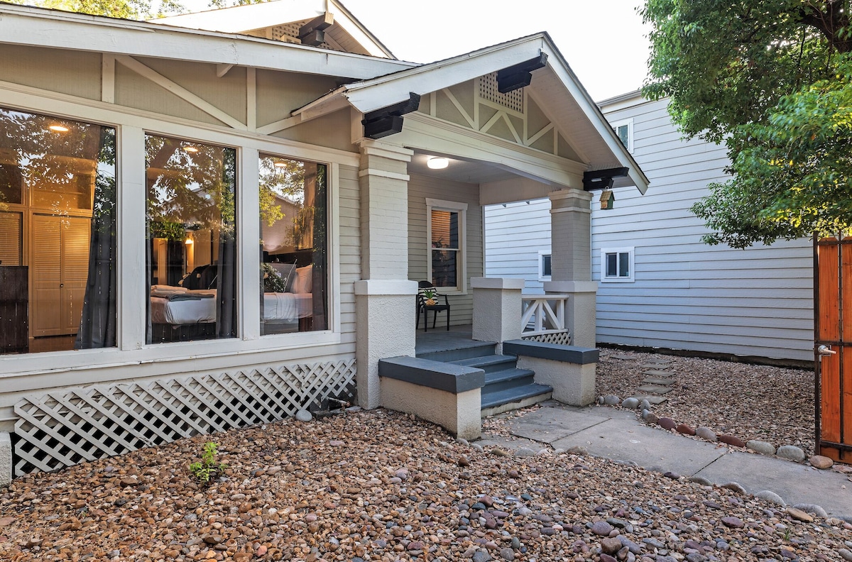 2BR City Serenity! A Cozy Montrose Private Home