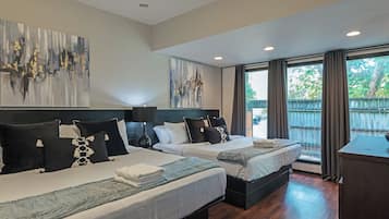 2 bedrooms, desk, iron/ironing board, internet