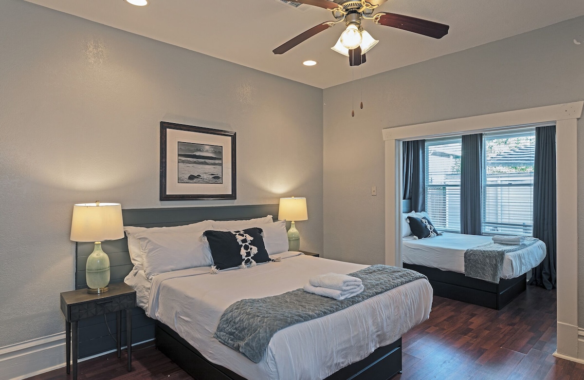 Photo 4 of 2BR City Serenity! A Cozy Montrose Private Home