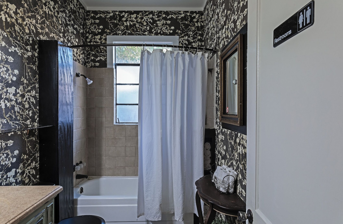 Photo 6 of 2BR City Serenity! A Cozy Montrose Private Home