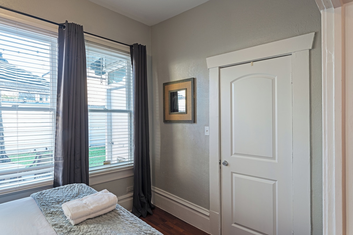Photo 10 of 2BR City Serenity! A Cozy Montrose Private Home