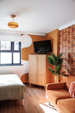 1 habitación, escritorio, tabla de planchar con plancha y wifi gratis 