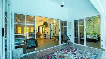 3 makuuhuonetta, tallelokero huoneessa, silitysrauta/-lauta, Wi-Fi