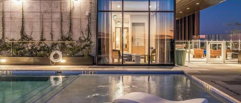 Outdoor pool, a heated pool