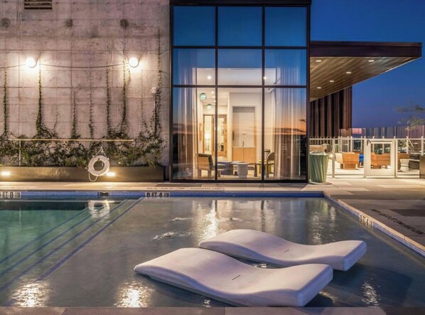 屋外プール、温水プール