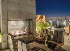 Terrace/patio - Lake View 23rd Fl Luxury Condo with Private Balcony & Rooftop Pool (Austin)