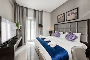 Comfort Studio, Balcony, Pool View | Blackout drapes, soundproofing, iron/ironing board, free WiFi