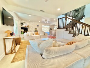 智能电视、壁炉