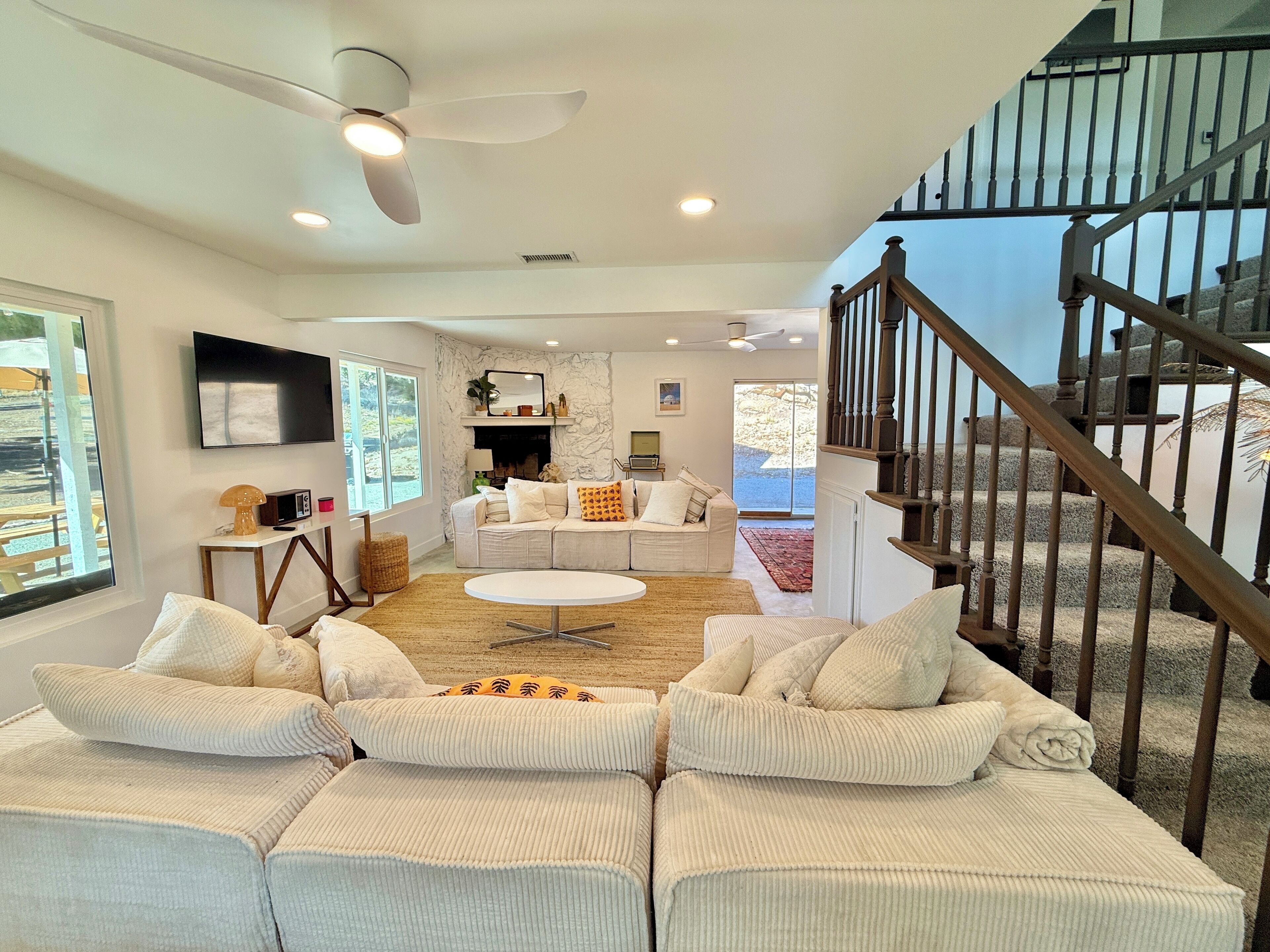 Smart TV, fireplace