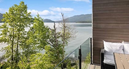 Lakeside Hideaway 2 Kings Lake View at City Beach