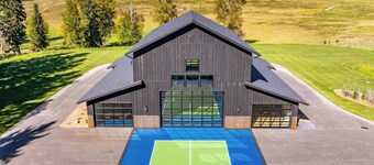 Paddles Up Pickleball Retreat | 2 Kings RV Parking