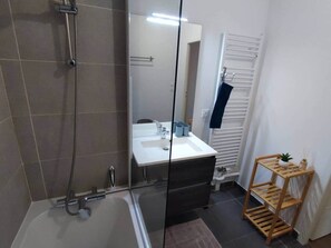 Hårtørrer, håndklæder, Toiletpapir
