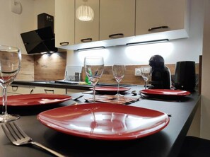 Dining - L'AuthentiCité, garden &parking in the city center (Dijon)