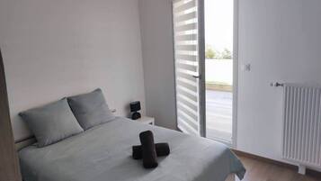 2 chambres, fer et planche à repasser, Wi-Fi gratuit, draps fournis