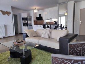 Smart TV - L'AuthentiCité, garden &parking in the city center (Dijon)