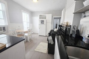 Mikroaaltouuni, uuni, liesi, astianpesukone