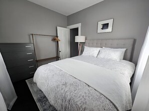 2 habitaciones, tabla de planchar con plancha, wifi y ropa de cama 