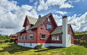 Exterior - Awesome home in Fitjar with WiFi (Fitjar)