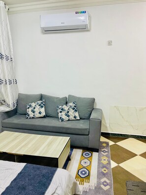 Living area - Superior Triple Room 202 (Amman)