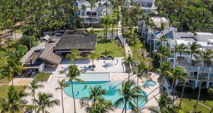 2-bedroom apartment beachfront premium residence with fitness room, AC, WiFi