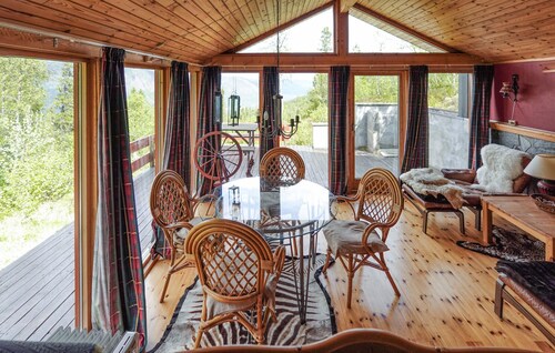 Awesome home in Uvdal with sauna