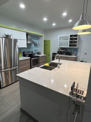 Mikrobølgeovn, ovn og kokeplater