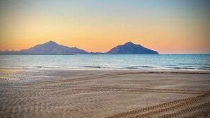 Aurinkotuoleja, rantapyyhkeitä