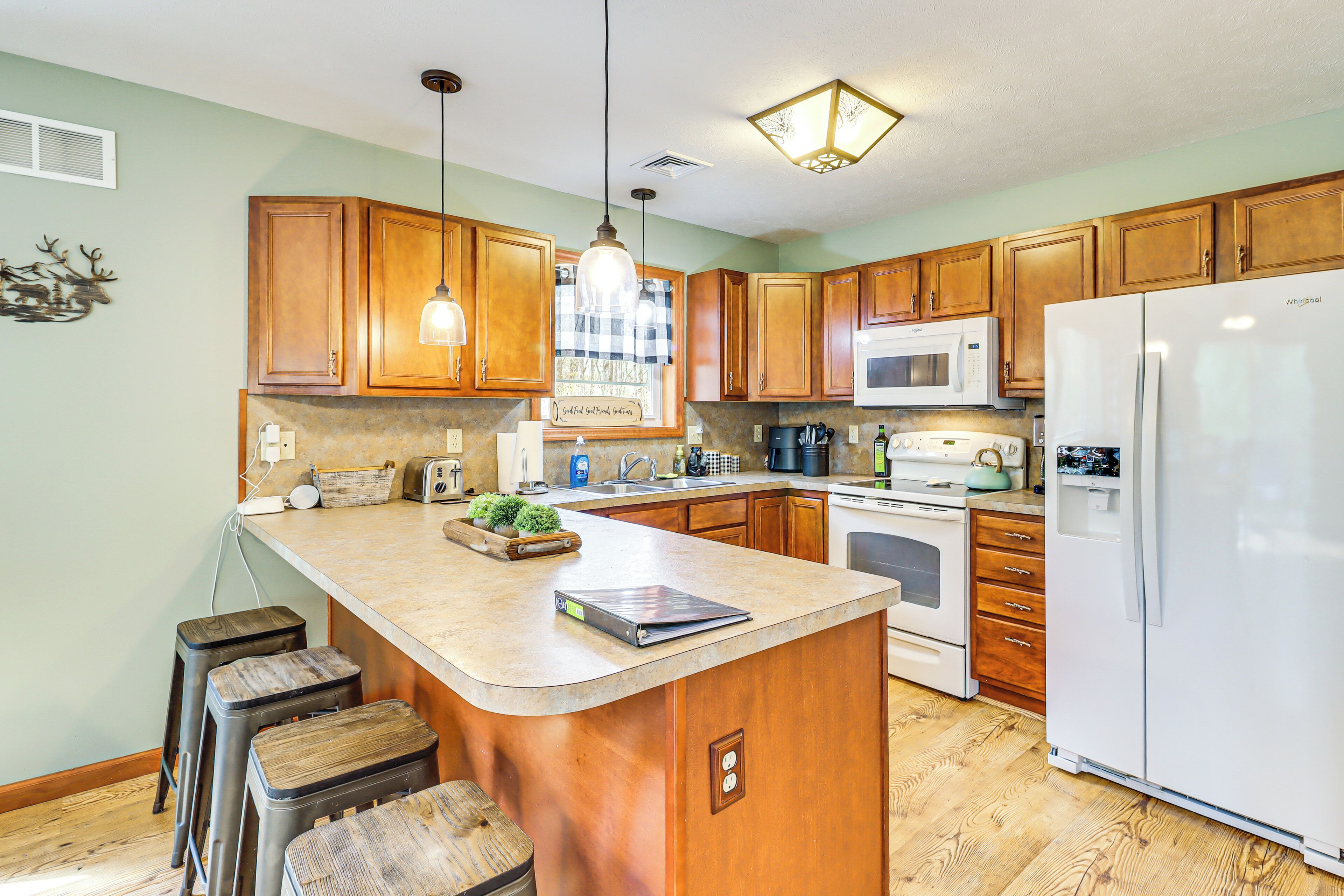 Fridge, microwave, stovetop, dishwasher