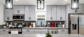 Canoga Park Modern 4-BR Home w/ Spa, Claw Machine, Arcades, Games, Firepit