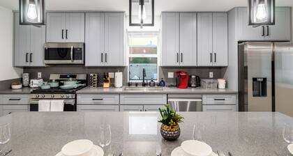 Canoga Park Modern 4-BR Home w/ Spa, Claw Machine, Arcades, Games, Firepit