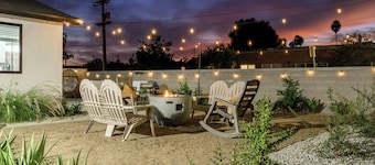 Canoga Park Modern 4-BR Home w/ Spa, Claw Machine, Arcades, Games, Firepit