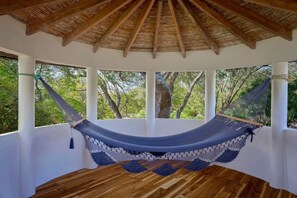 Property grounds - Beachside SOULWATER Surf House+Sauna+Icebath. Perfect for  LG families+retreats (Tola)