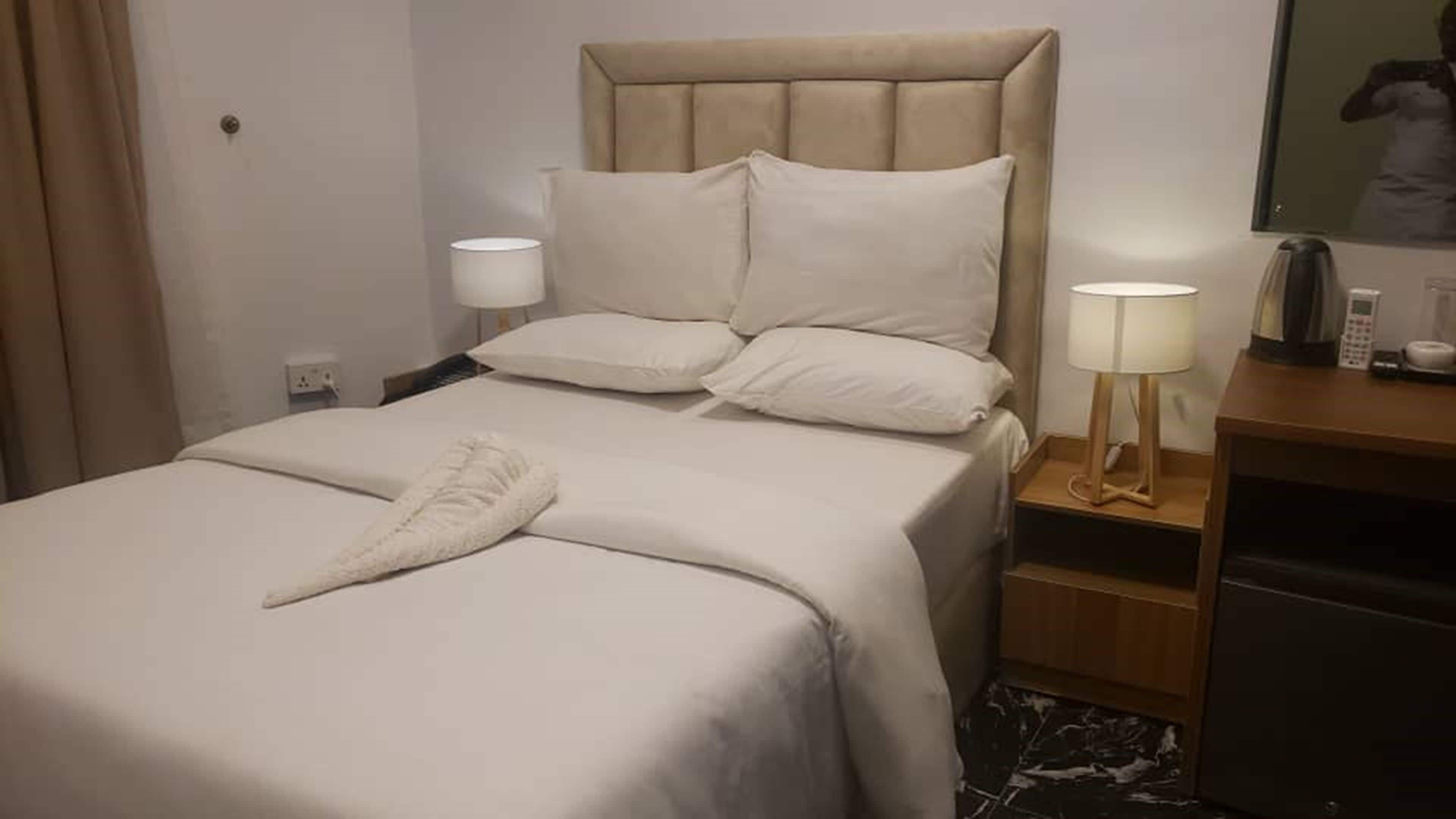 Standard Room | Egyptian cotton sheets, premium bedding, memory foam beds, desk