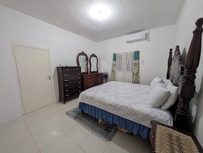 3 chambres, fer et planche à repasser, Wi-Fi, draps fournis