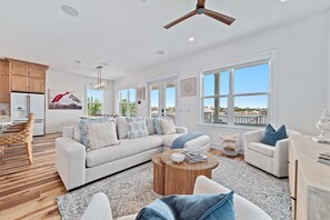 TV - Harbor Haven @ Yacht Harbor | Boat Slip, Hot Tub, Private Elevator | My Beach Getaways (Pensacola)