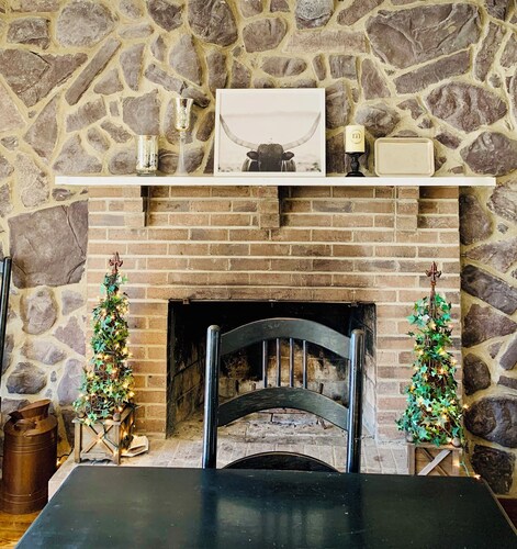 Charming 2-bedroom cottage in Franklin-a home away from home.