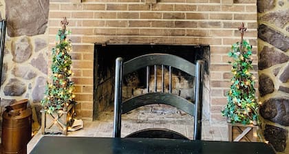 Charming 2-bedroom cottage in Franklin-a home away from home.