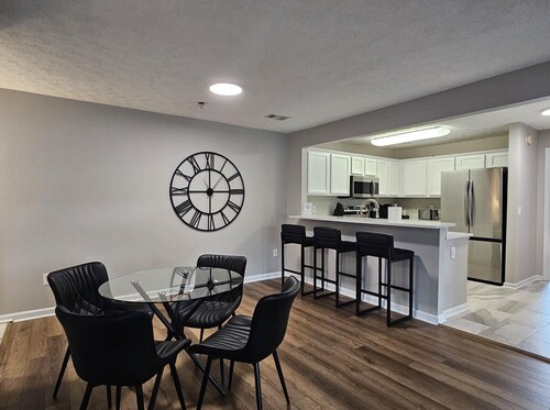 3 bed/3 bath condo close to everything!  1.5 miles from Jordan-Hare Stadium