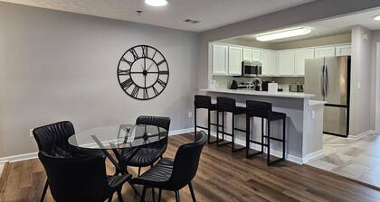 3 bed/3 bath condo close to everything! 1.5 miles from Jordan-Hare Stadium