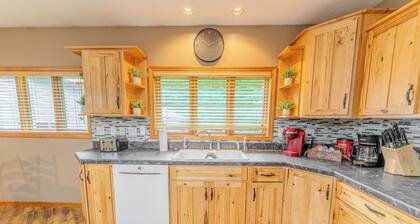 Lost in the Woods- Sleeps 10, ATV-friendly roads, and a fire pit.