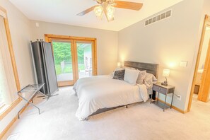 3 bedrooms, desk, iron/ironing board, free WiFi